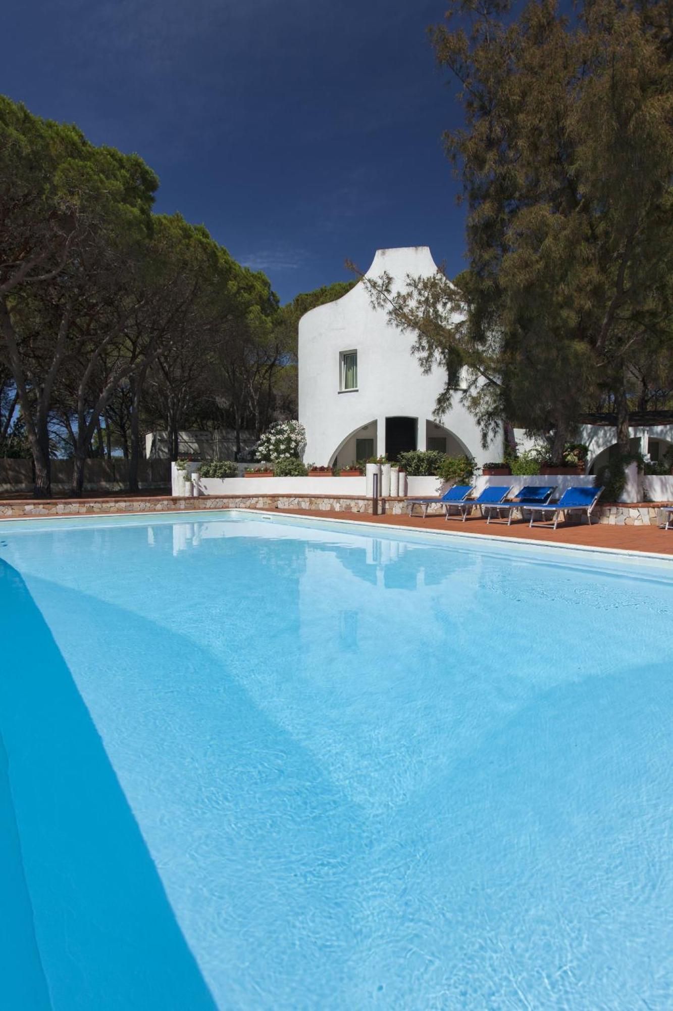 Hotel Mare Pineta Santa Margherita di Pula Buitenkant foto