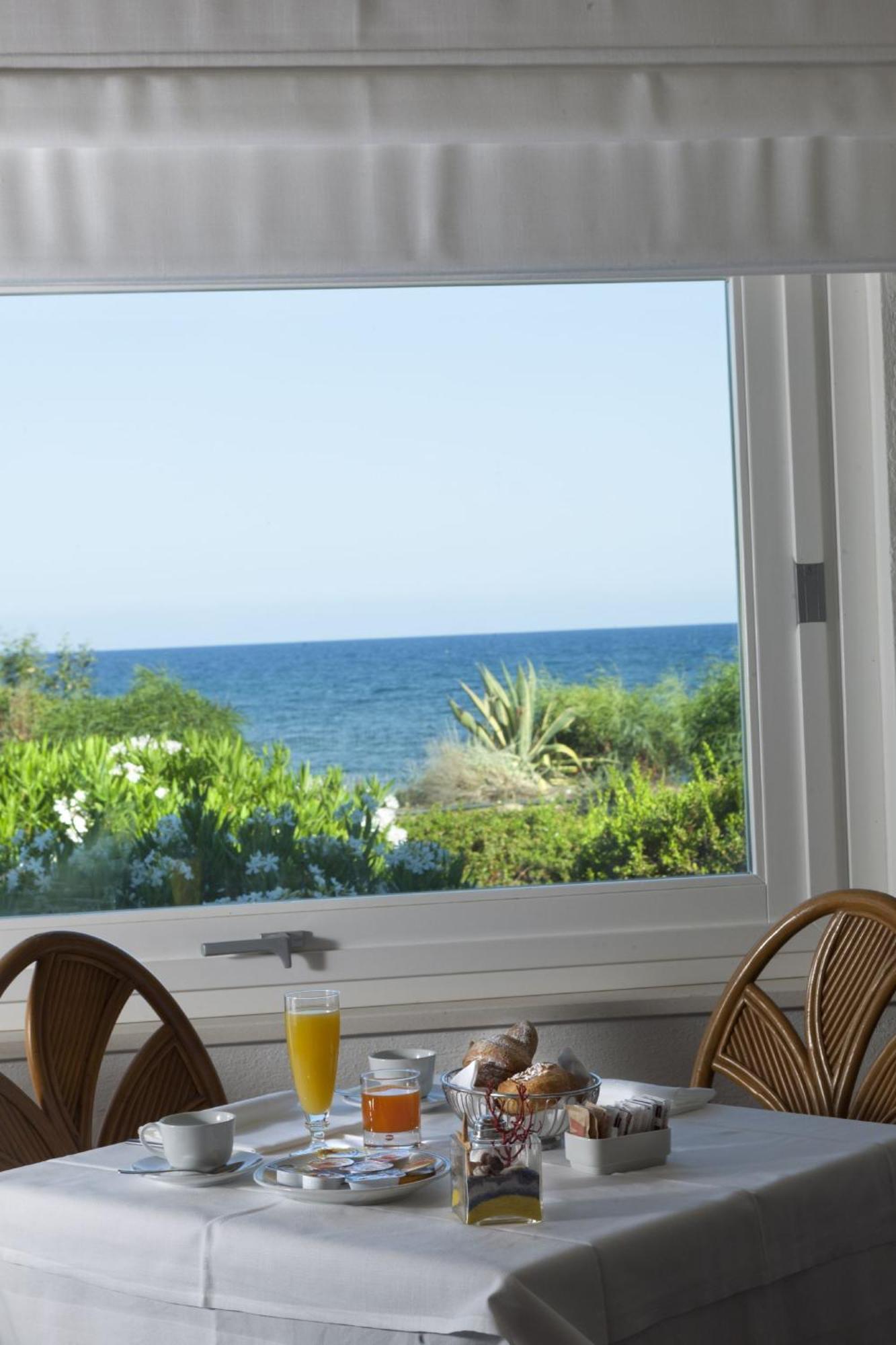 Hotel Mare Pineta Santa Margherita di Pula Buitenkant foto
